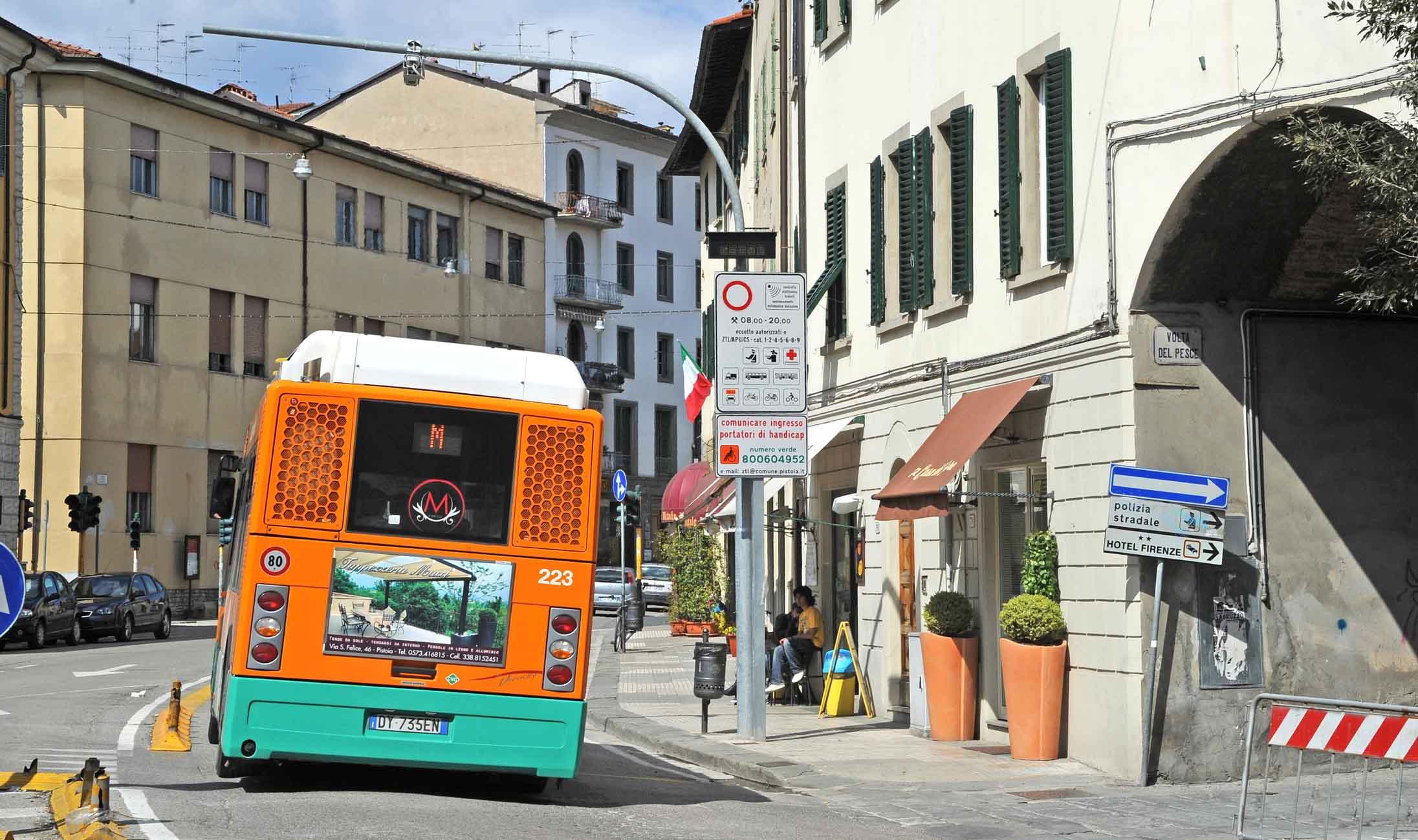 Danneggiati due bus prima ancora di entrare in servizio