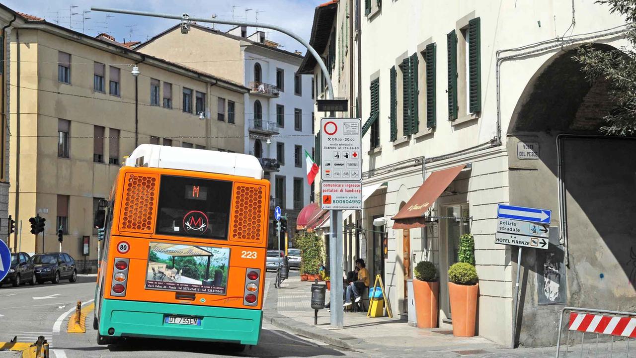 Danneggiati due bus prima ancora di entrare in servizio