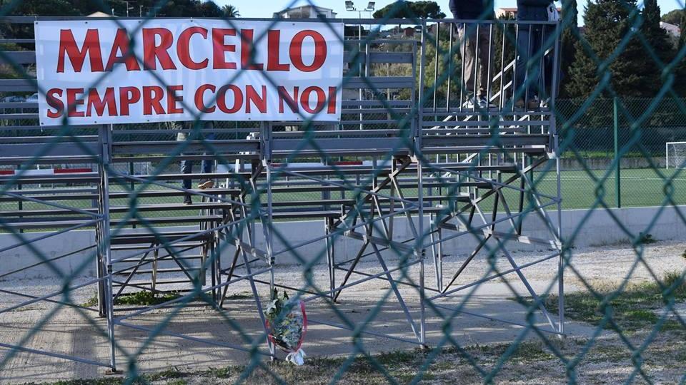 Lo striscione in ricordo di Marcello Ghini (foto Salvatore Di Mercurio)