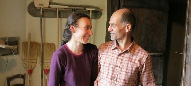 Lei, lui, le castagne e il mulino nel cuore del bosco sopra Pruno 