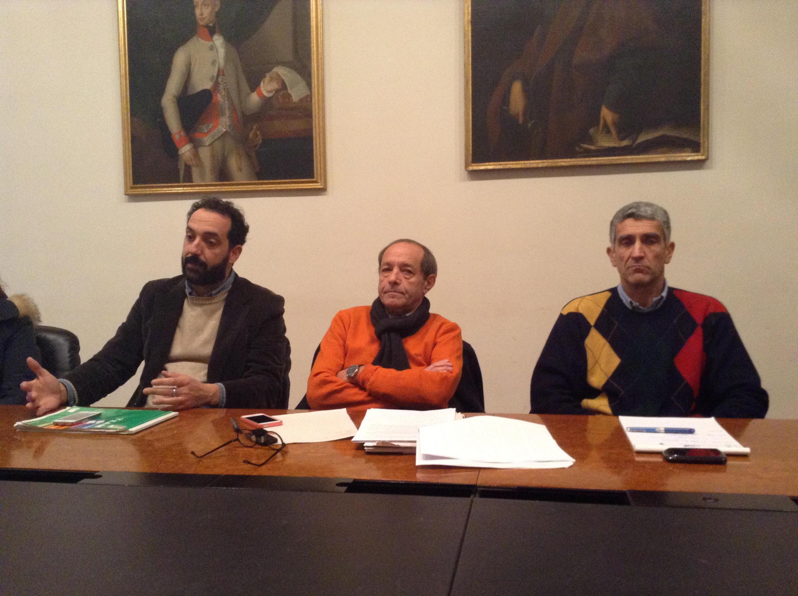 La conferenza stampa sugli alloggi popolari: l'assessore Barberis, l'assessore Biancalani e il presidente dell'Epp Mazzoni
