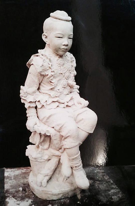 Una delle statue dei principini del Siam ritratti da Carlo Nicoli nel 1888 per il re Rama V