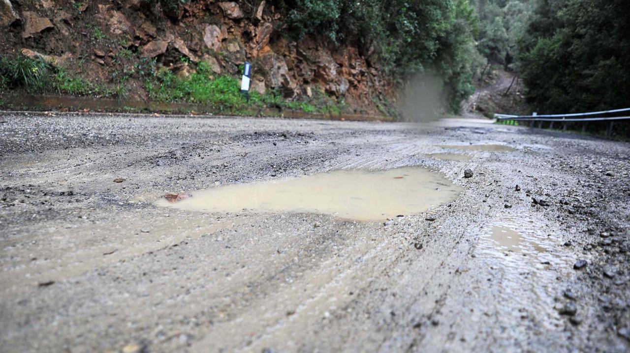 Un tratto disastrato della strada Parata