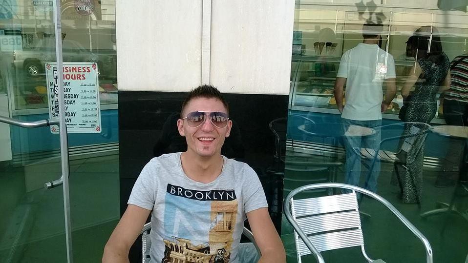 Un'immagine sorridente di Raffaele Razzano
