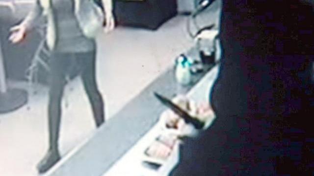Rapina: punta il coltello contro coppia di 60enni