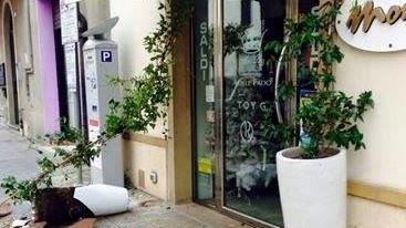 Vandalismo, danneggiati negozi a Cecina