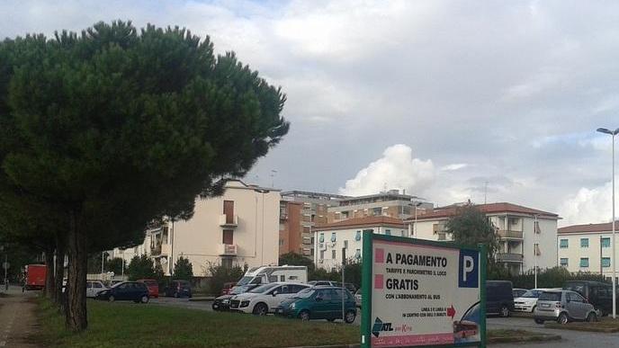 Pulizia nell’area sul viale Libertà Ma cartelli del 2011