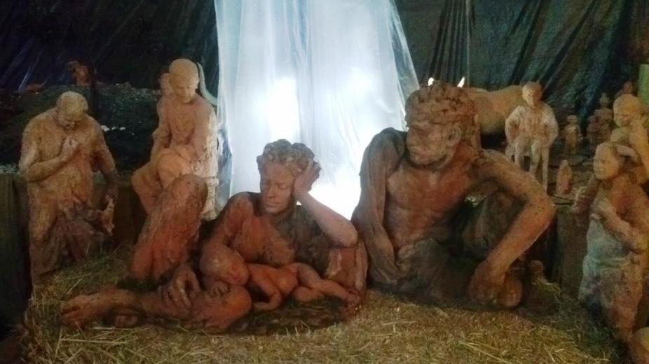 La comunità si ritrova nel presepe