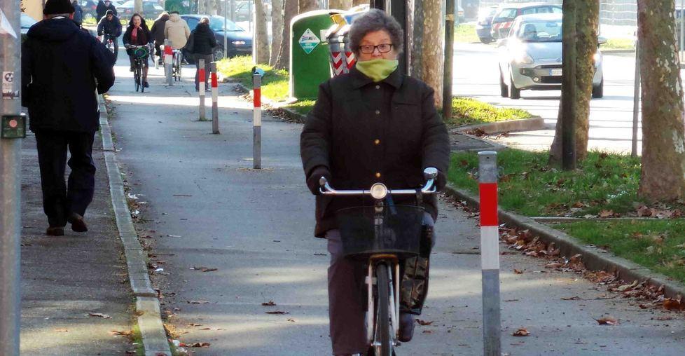 Foro Boario, ciclabile a rischio per colpa dei troppi paletti
