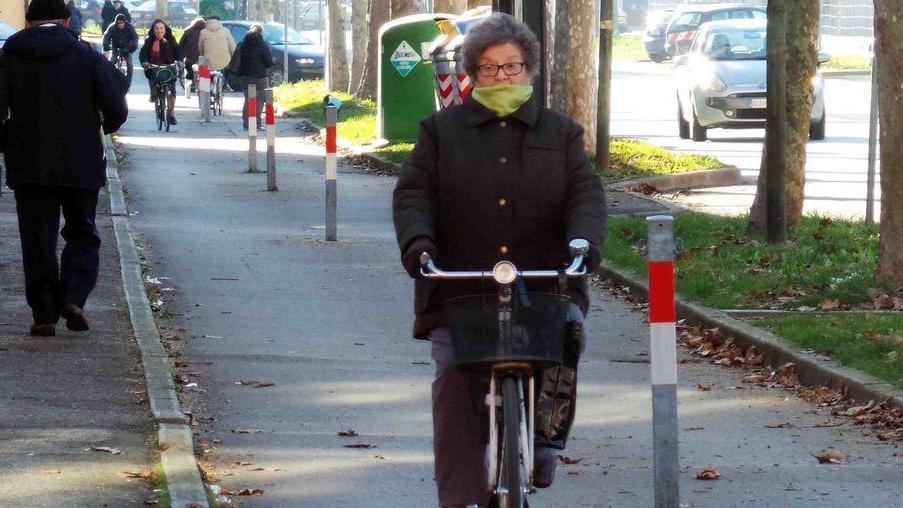 Foro Boario, ciclabile a rischio per colpa dei troppi paletti