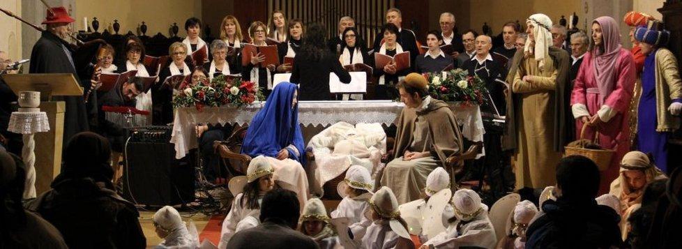 Folla al presepe vivente di San Giovanni 