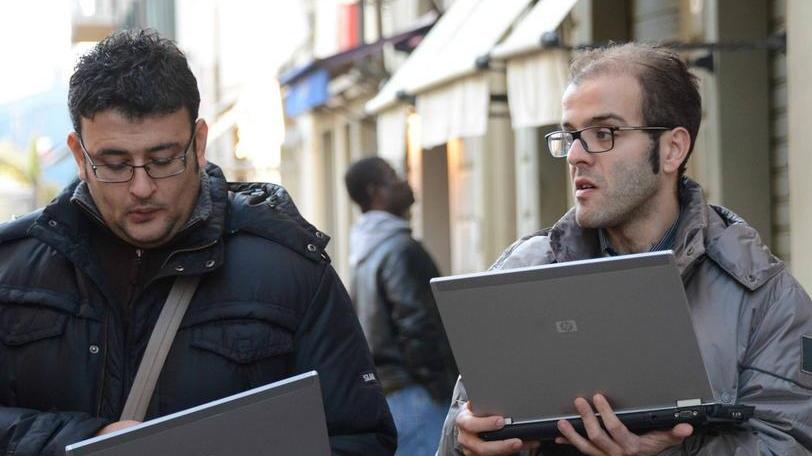 Per inviare mail o telefonare occorre prendere l’auto