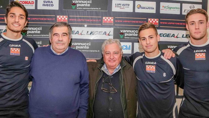 Valerio Anastasi, il ds Nelso Ricci, il presidente Ferrari e Matteo Ricci II e I (Foto Gori)