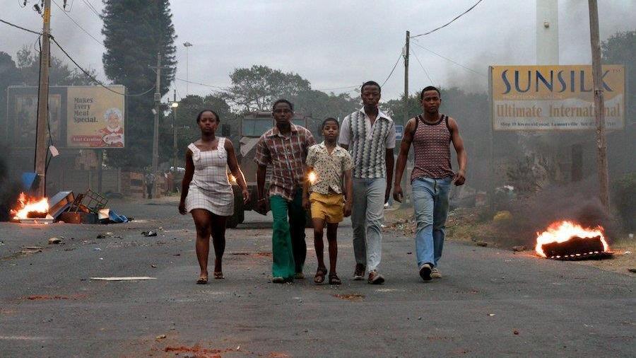 Una scena del film "Otelo burning"