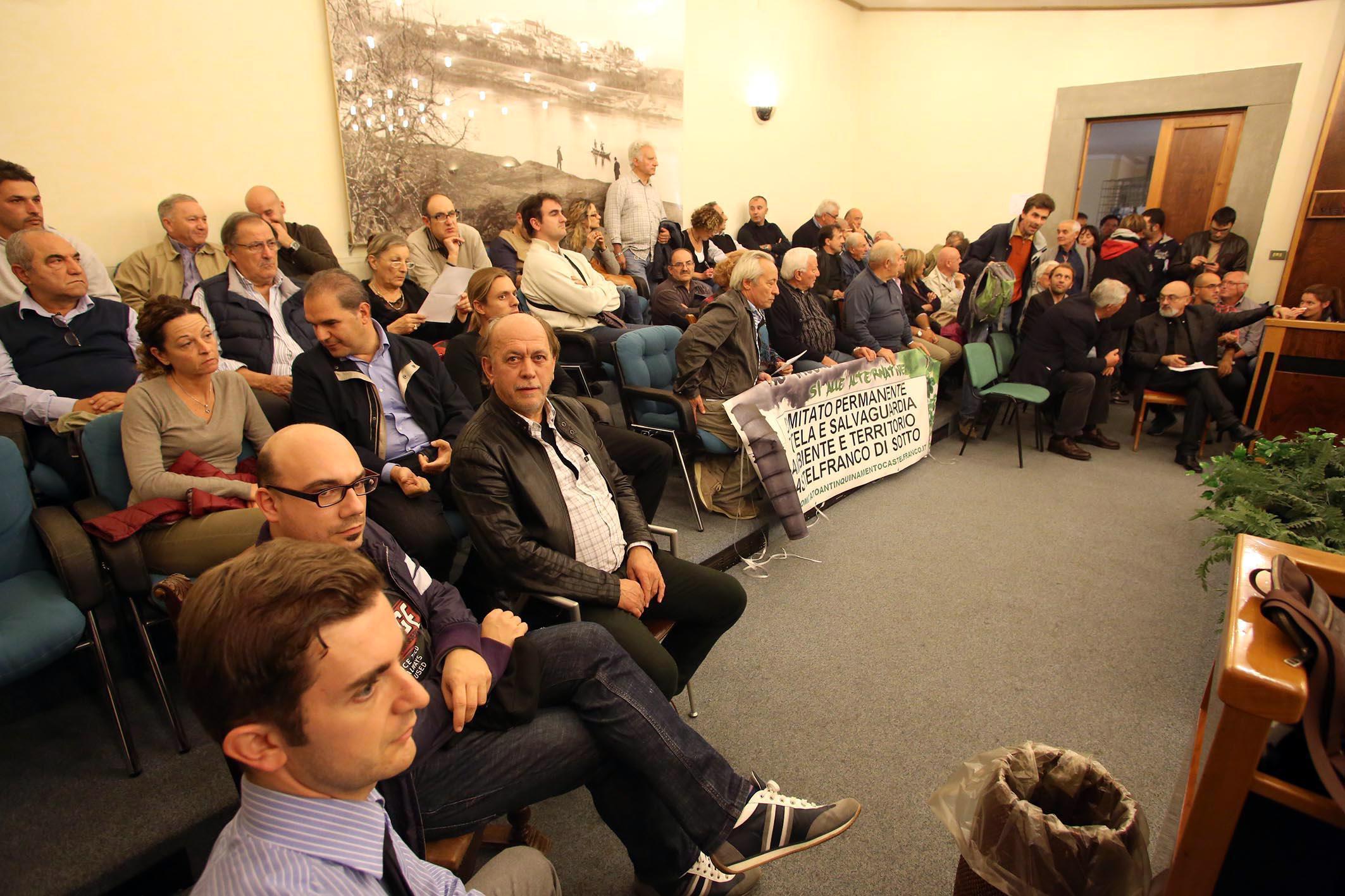 Il consiglio comunale aperto a Fucecchio per la vicenda degli scarichi illeciti (foto d'archivio)