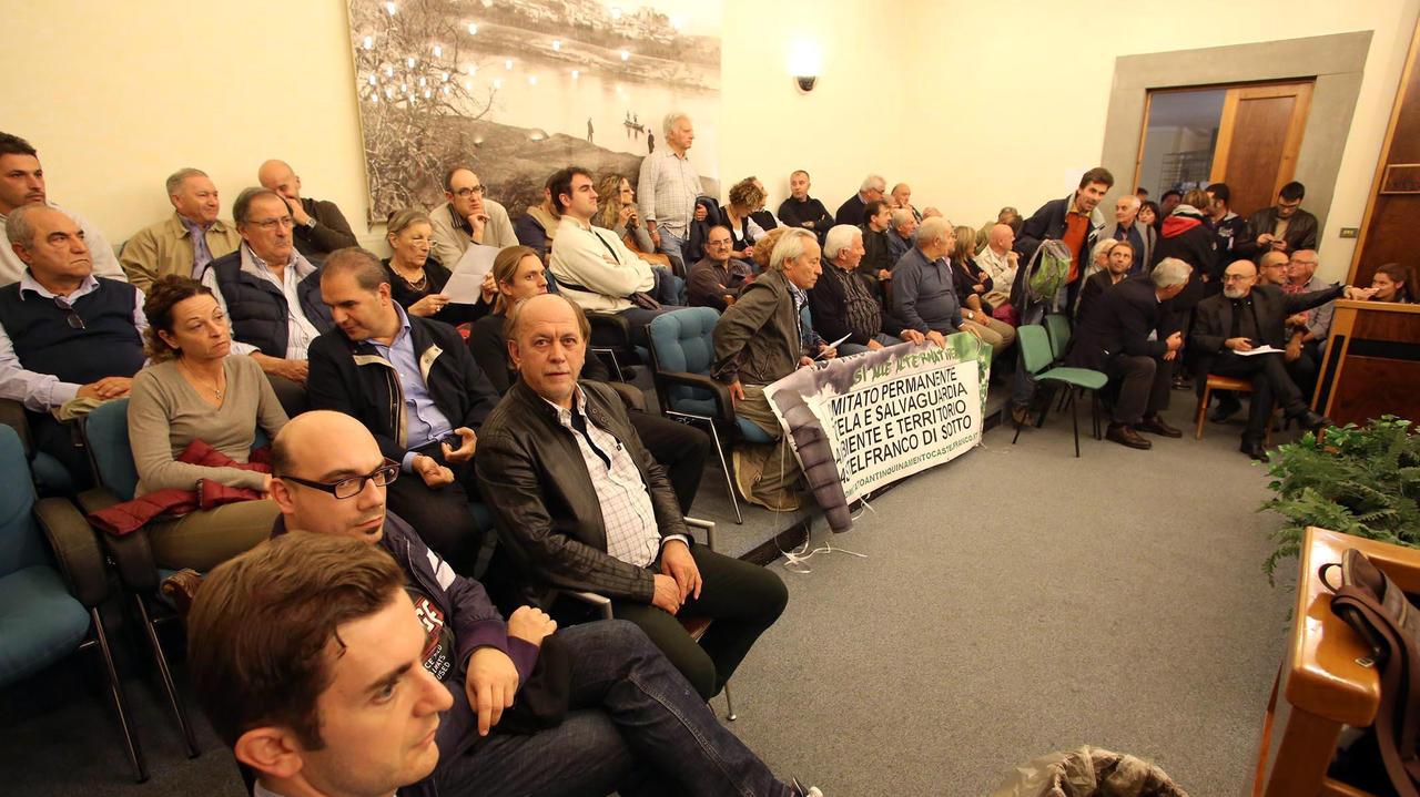 Il consiglio comunale aperto a Fucecchio per la vicenda degli scarichi illeciti (foto d'archivio)