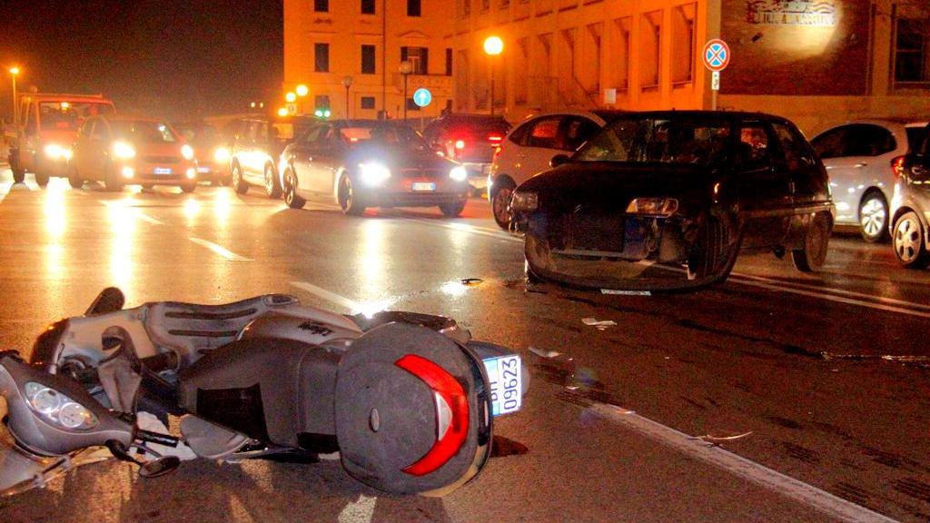 Traffico bloccato sugli Scali Novi Lena (Marzi/Pentafoto)