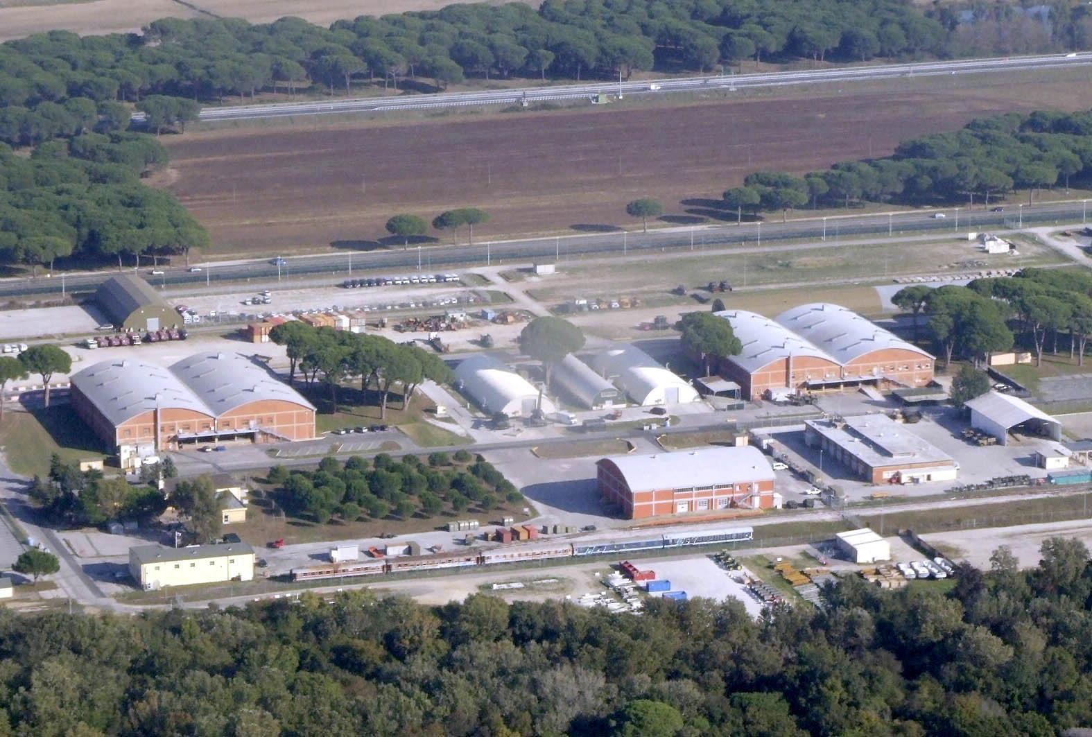 Il Pentagono ha deciso: chiuderà mezzo Camp Darby