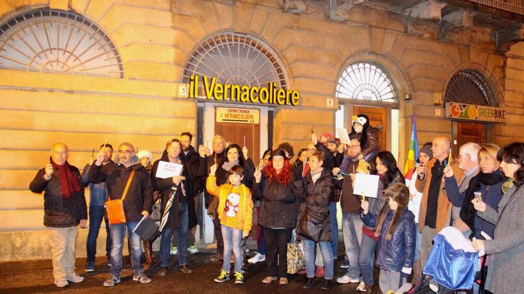 Il sit-in sotto il Vernacoliere