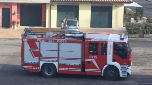 Rimane bloccato in ascensore Soccorso dai vigili del fuoco