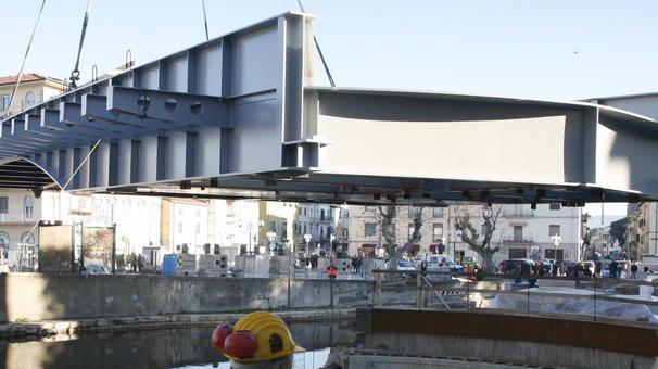 Corsa contro il tempo per dare il ponte al Carneval Darsena