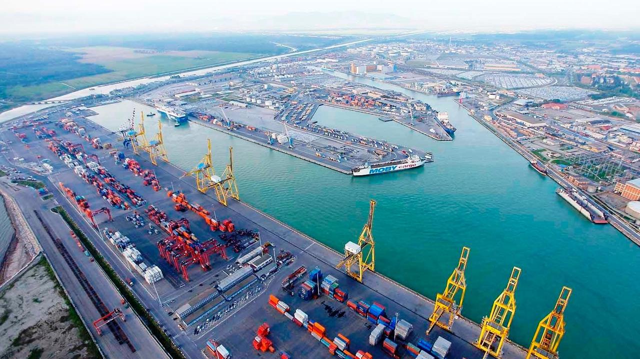 La Darsena Toscana alle cui spalle dovrebbe sorgere la Darsena Europa