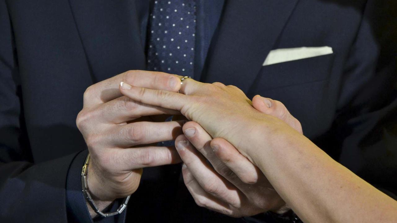 Il momento degli anelli durante un matrimonio (foto d'archivio)