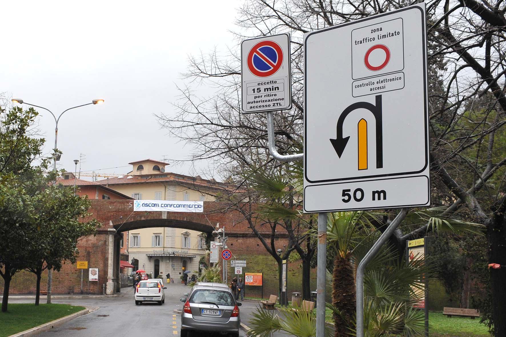 Il varco elettronico all'ingresso della Ztl di Grosseto (Bf)
