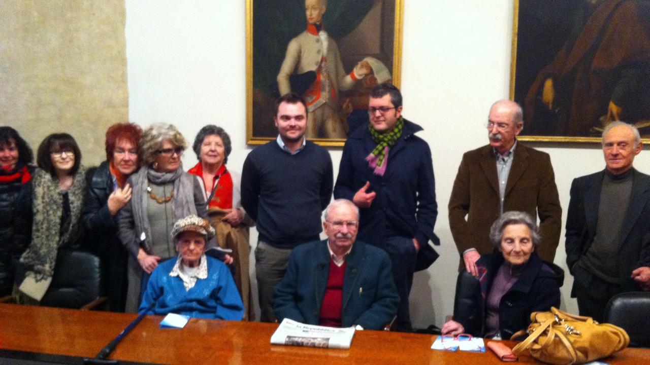 Il gruppo dei soci e dei responsabili dell'Università del tempo libero con l'assessore Mangani e il consigliere provinciale Bertini