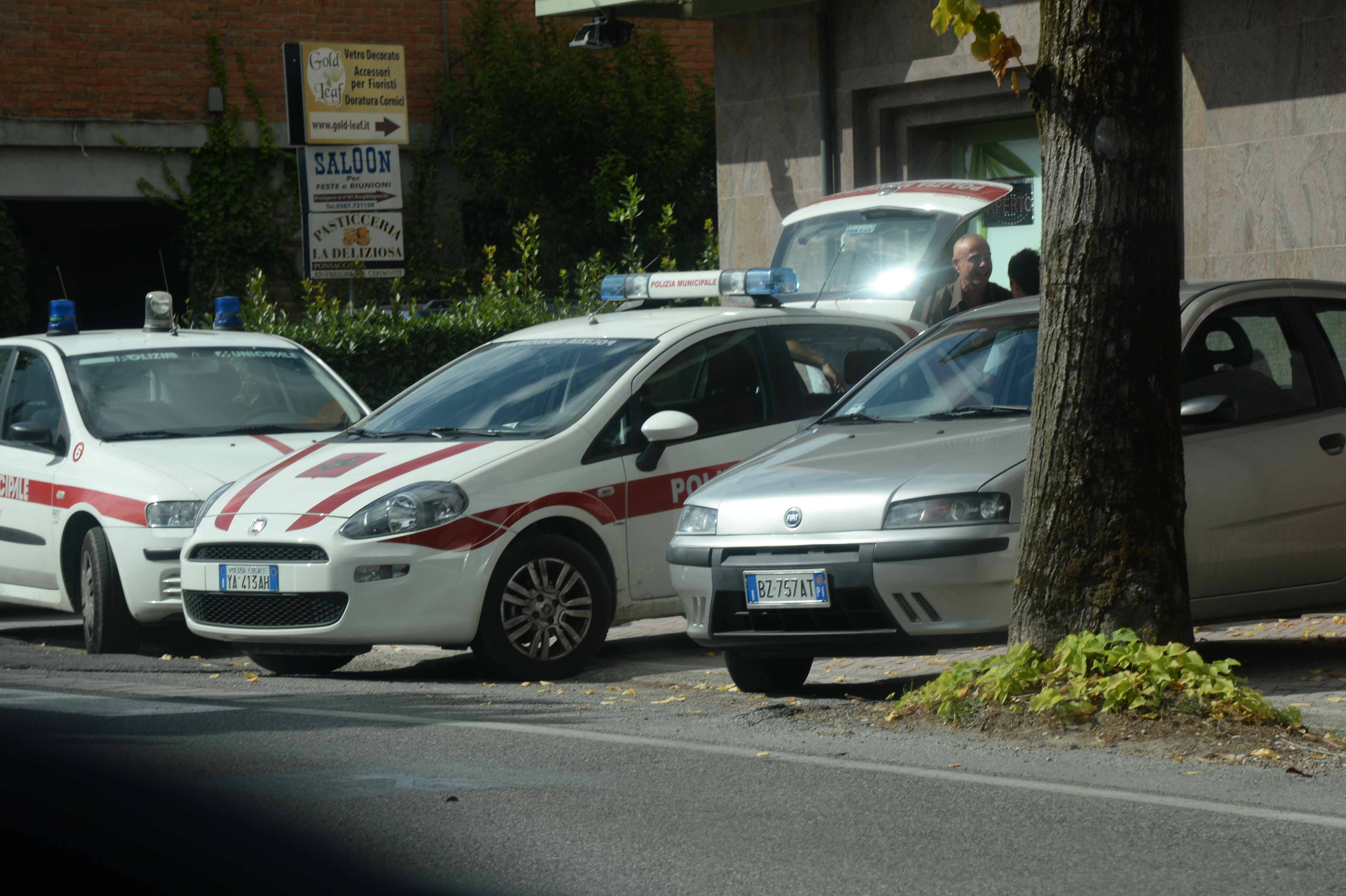 I vigili urbani impegnati in un controllo