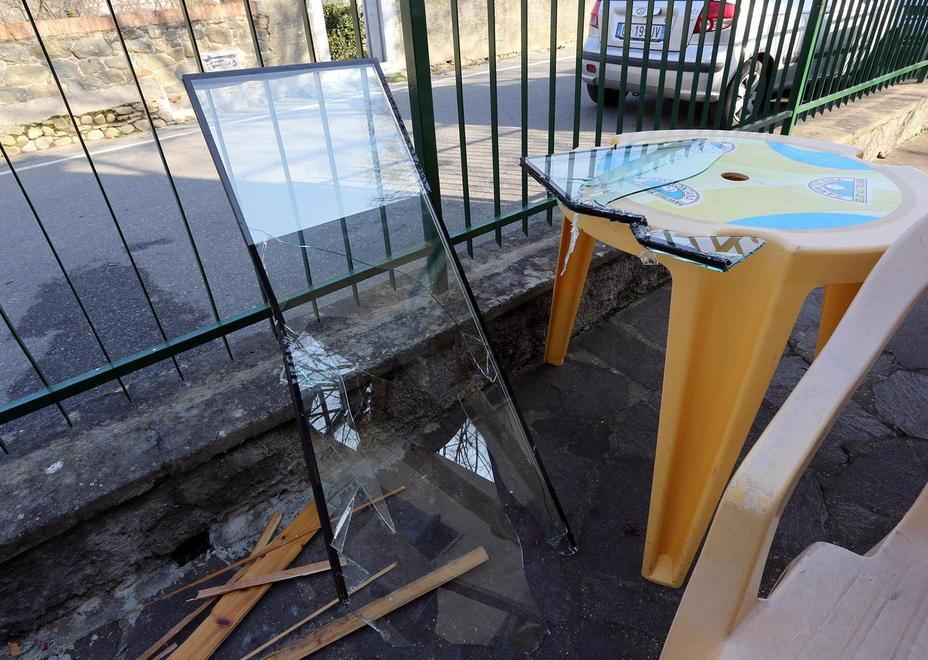 Tentano di investire un agente: arrestati 