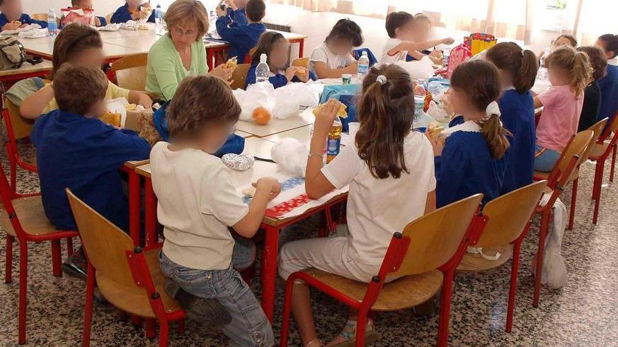Fatture mensa in ritardo, slitta il pagamento