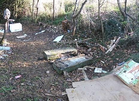 Ladronaia, ancora rifiuti abbandonati 