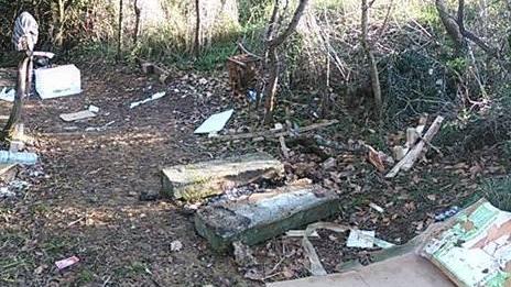 Ladronaia, ancora rifiuti abbandonati