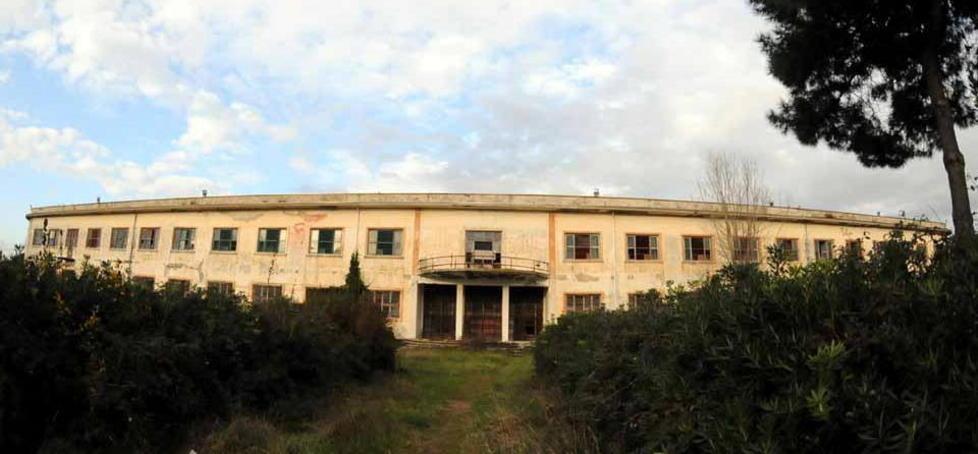 Ex colonia Olivetti, macerie sul mare 