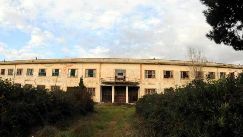 Ex colonia Olivetti, macerie sul mare