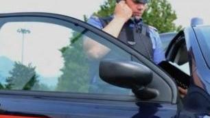 Inseguimento senza sparatoria, alla fine il fuggiasco si arrende alla pattuglia