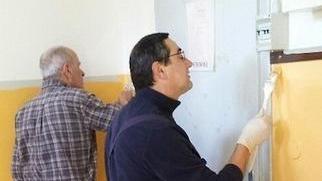 Scuola ritinteggiata, grazie ai volontari