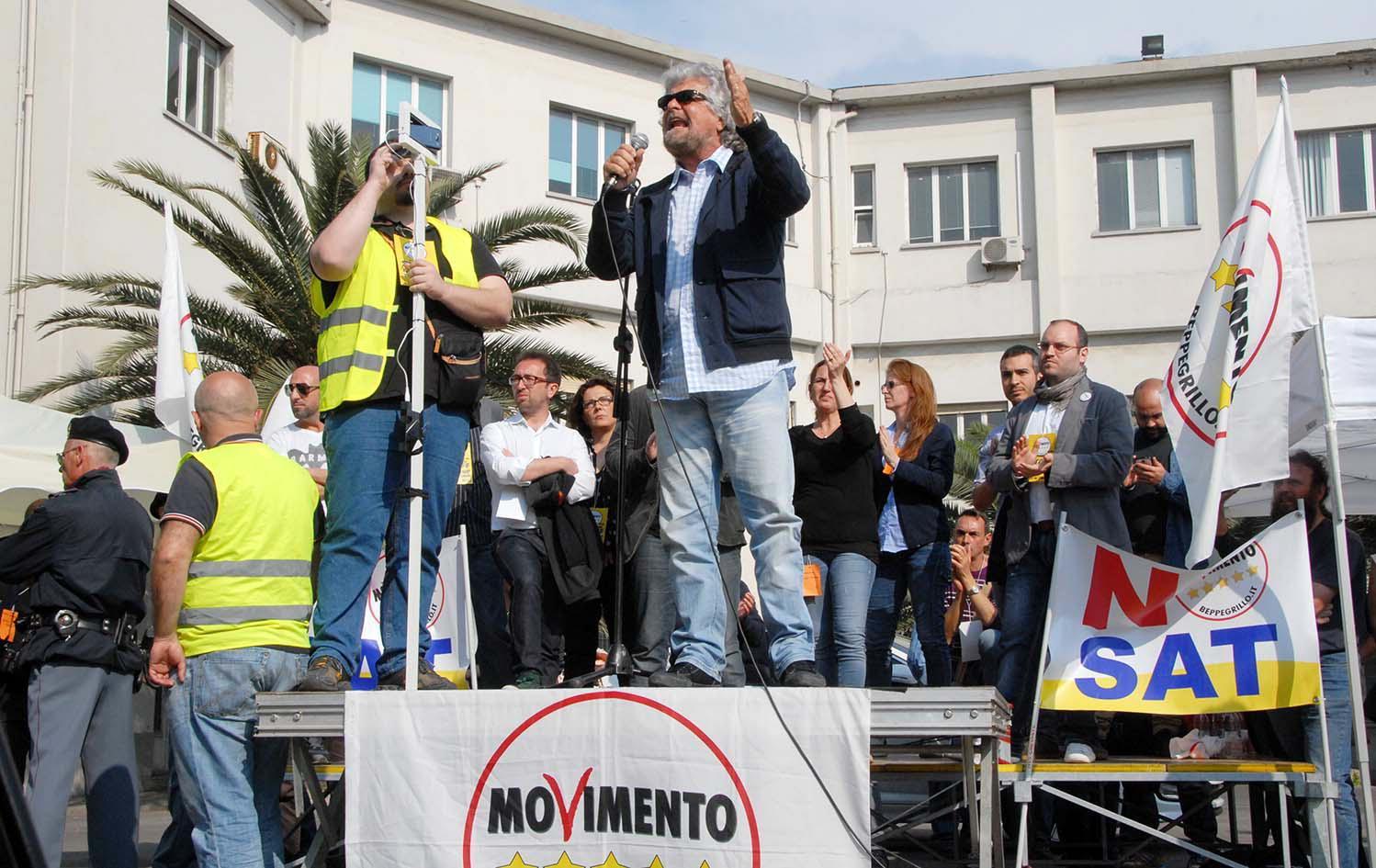 Un comizio di Beppe Grillo a Piombino (foto Paolo Barlettani)