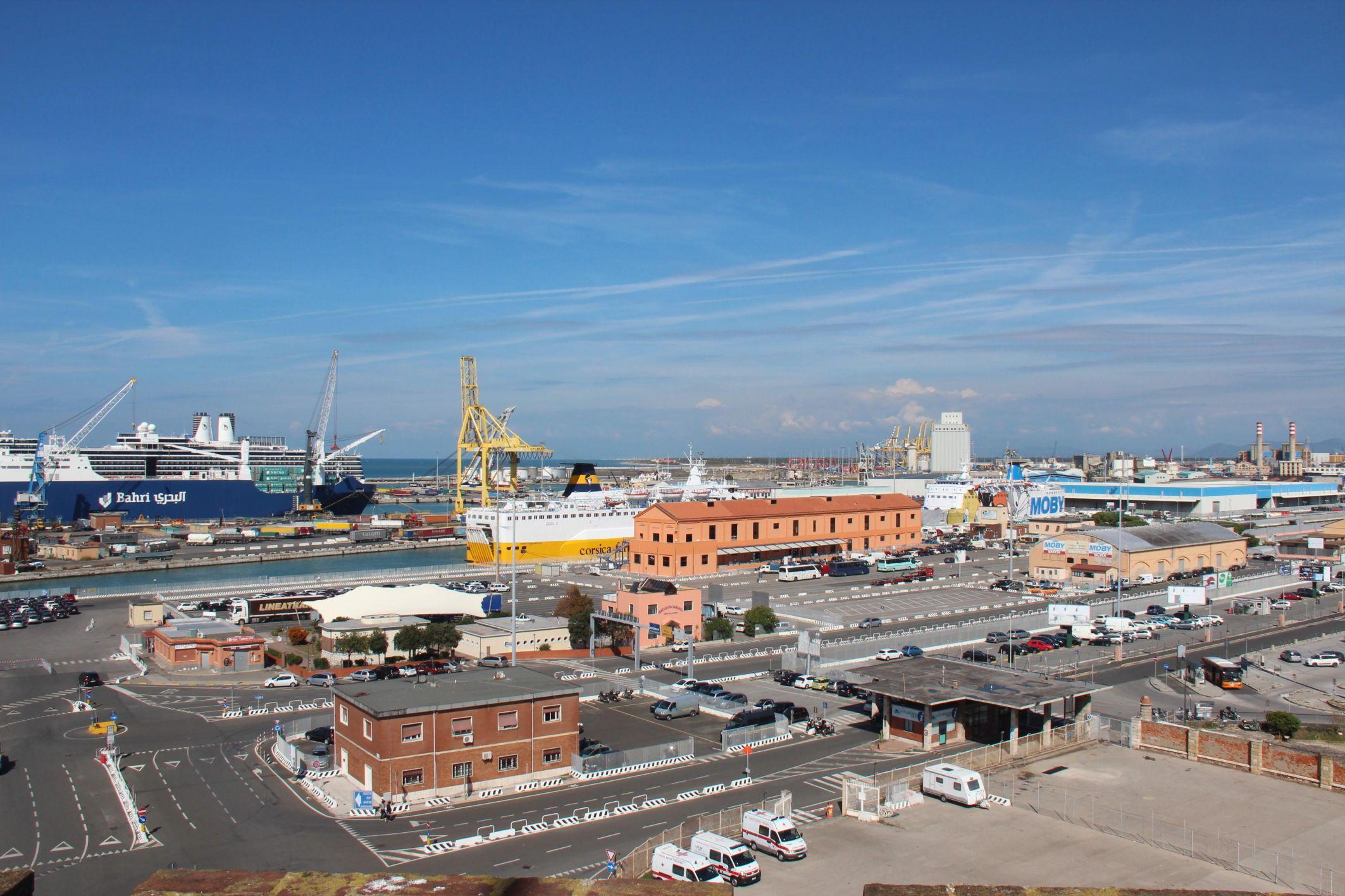 Una veduta del porto