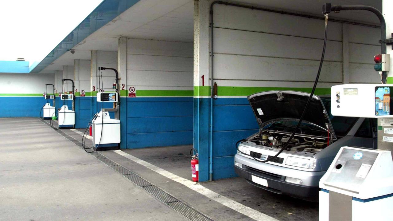 Un impianto di gas metano (foto di archivio)