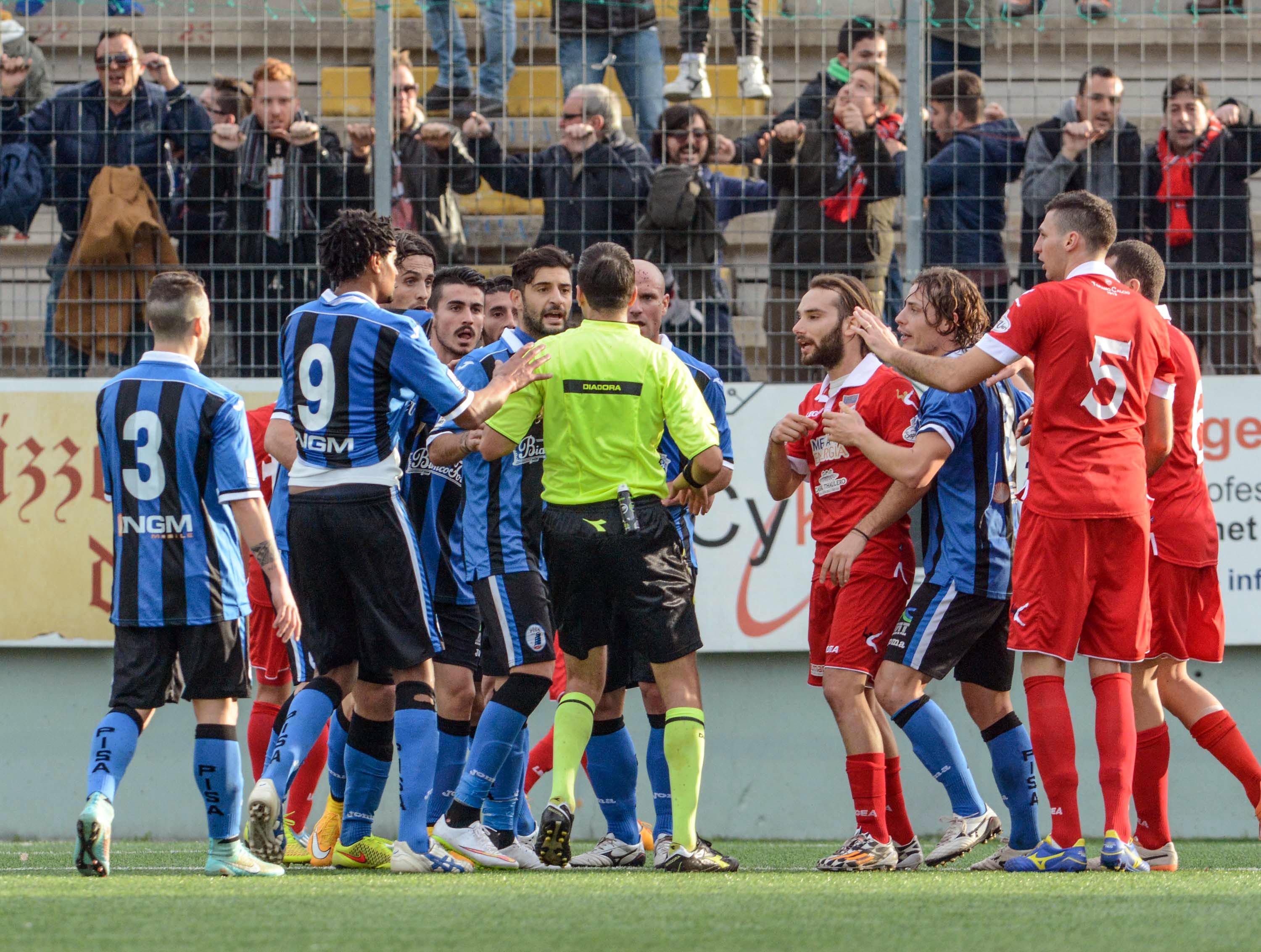 Proteste nerazzurre per il rigore del Teramo