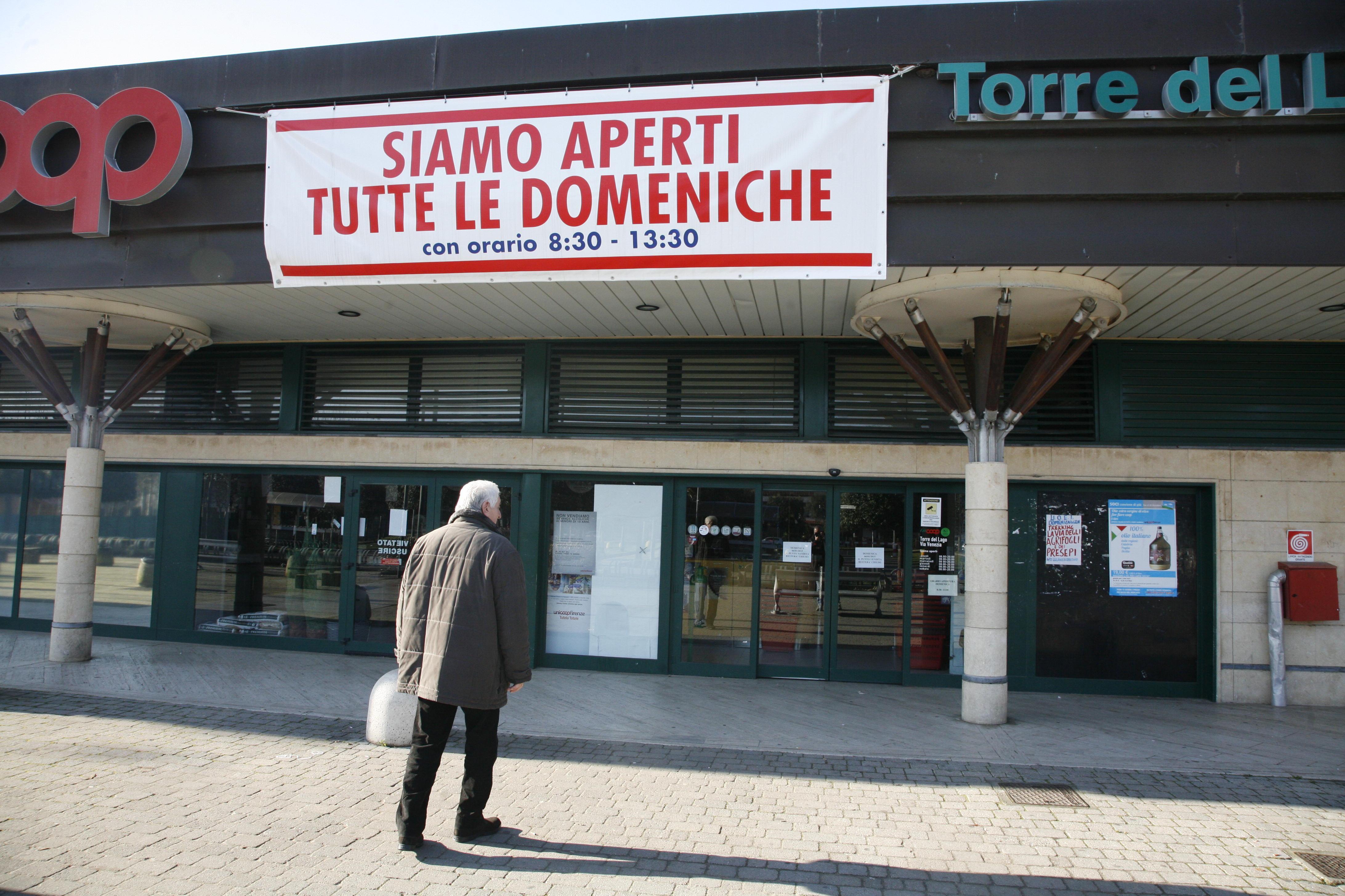Sciopero alla Coop di Torre del Lago