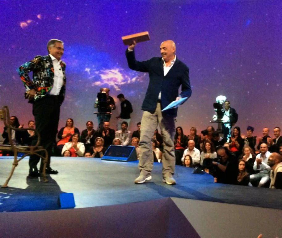 Paolo Brosio ospite di Paolo Bonolis su Scherzi a parte 