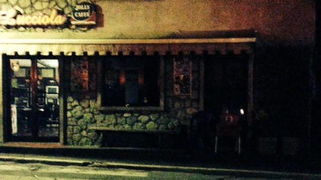 L'esterno del bar teatro della rissa a Castel del Piano