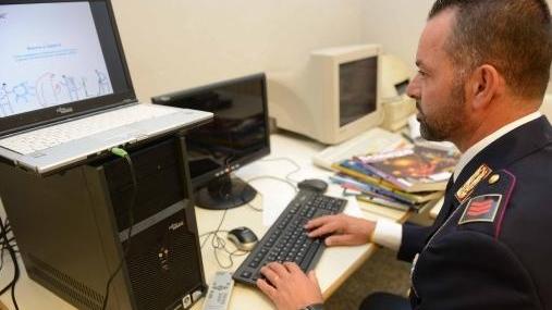 Le fanno sparire 9.000 euro dal conto: quattro denunciati