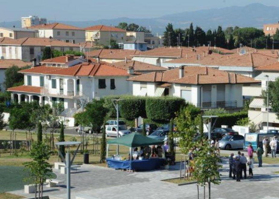 Si trova i ladri in casa i vicini li inseguono 