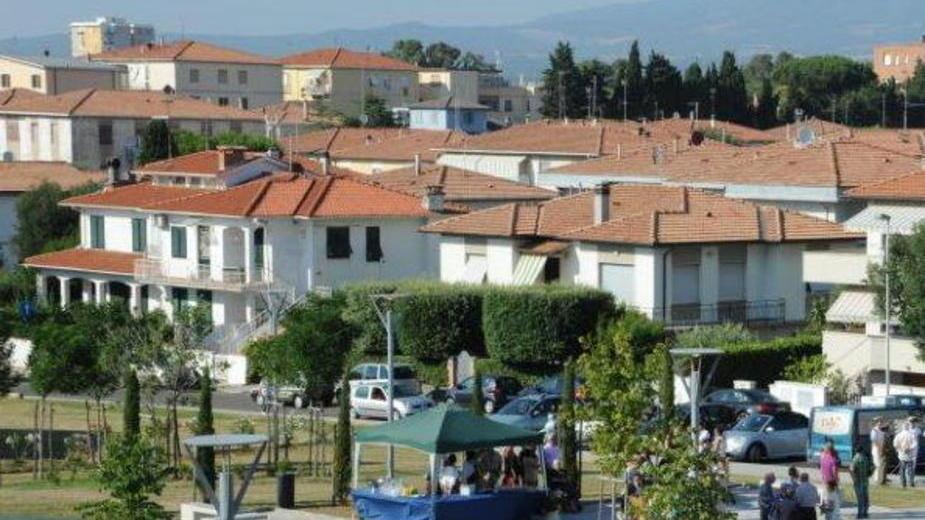 Si trova i ladri in casa i vicini li inseguono