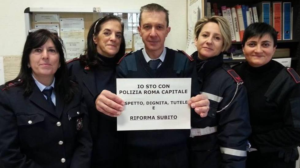 Vigili a fianco dei colleghi romani Il Comune chiede spiegazioni