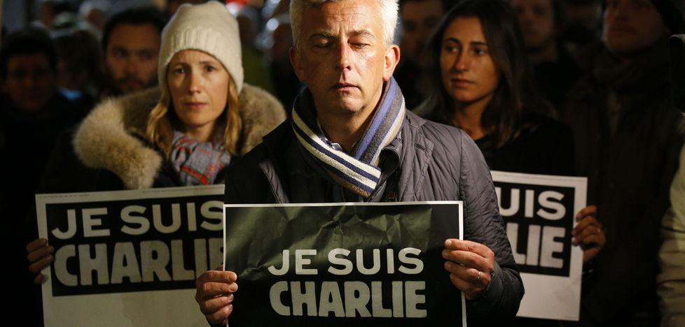 Strage al Charlie Hebdo, presidio in piazza